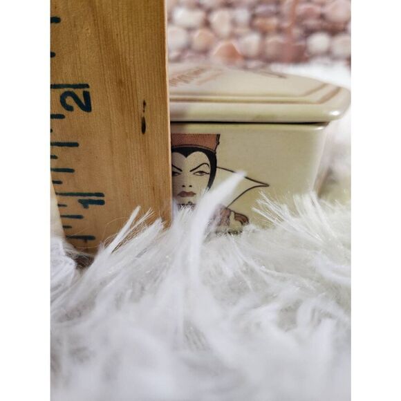 Disney Snow White & Seven Dwarfs 70th Anniversary Porcelain Jewelry Trinket Box - Picture 3 of 10